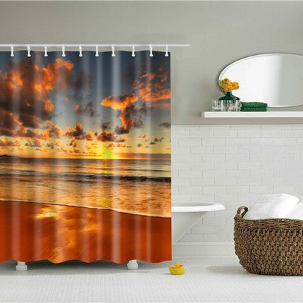 Badeforhæng med solnedgang over havet