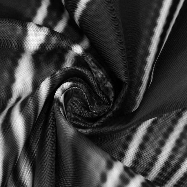 Badeforhæng med sorte katteøjne i mørket