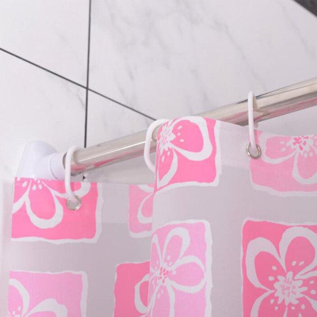Lyserødt badeforhæng med blomstermønster