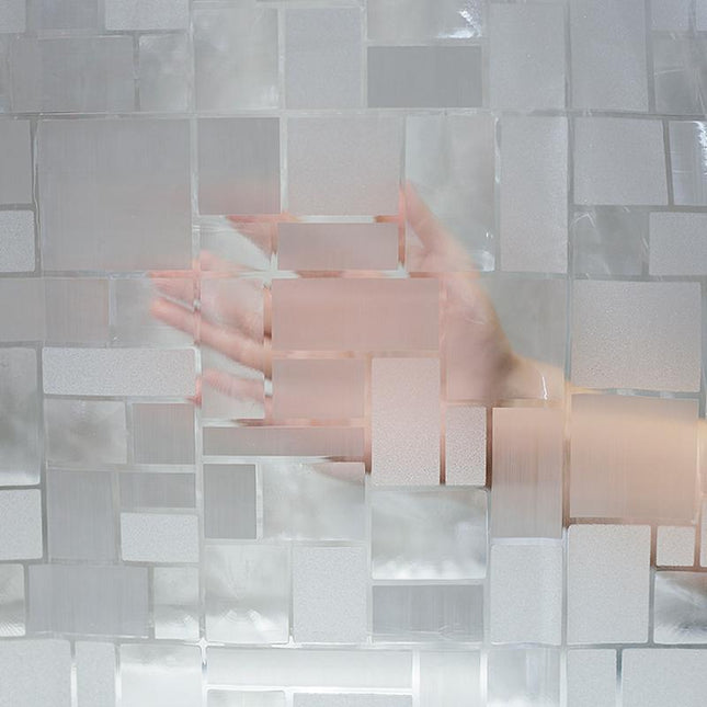 Gennemsigtigt badeforhæng med firkantet mønster