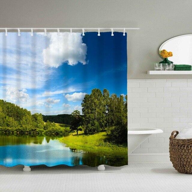 Badeforhæng med smukt sø landskab