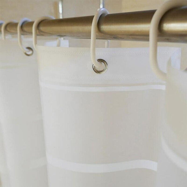 Moderne badeforhæng med vandrette striber