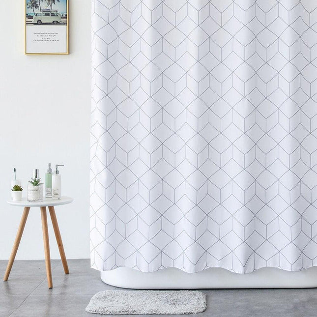 Hvidt badeforhæng med geometrisk terningemønster