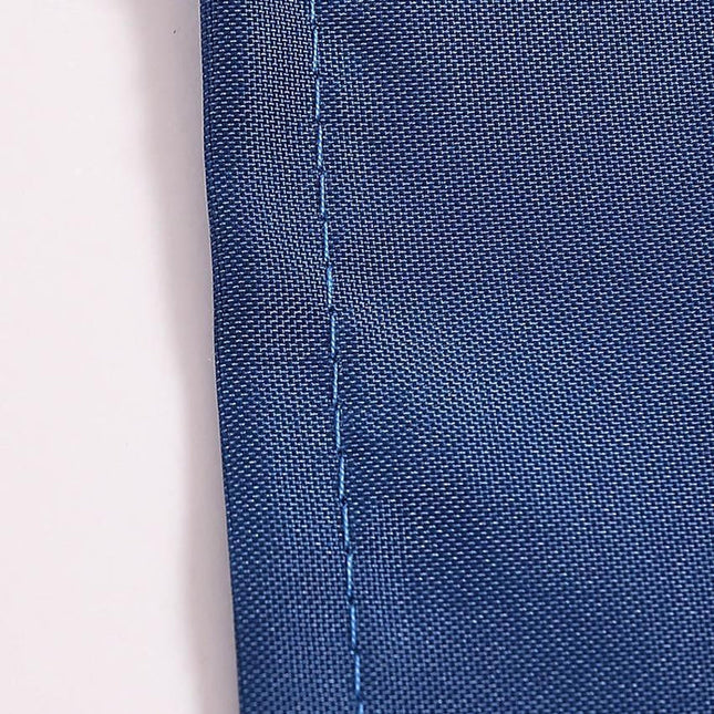 Mørkeblåt badeforhæng i kraftigt stof