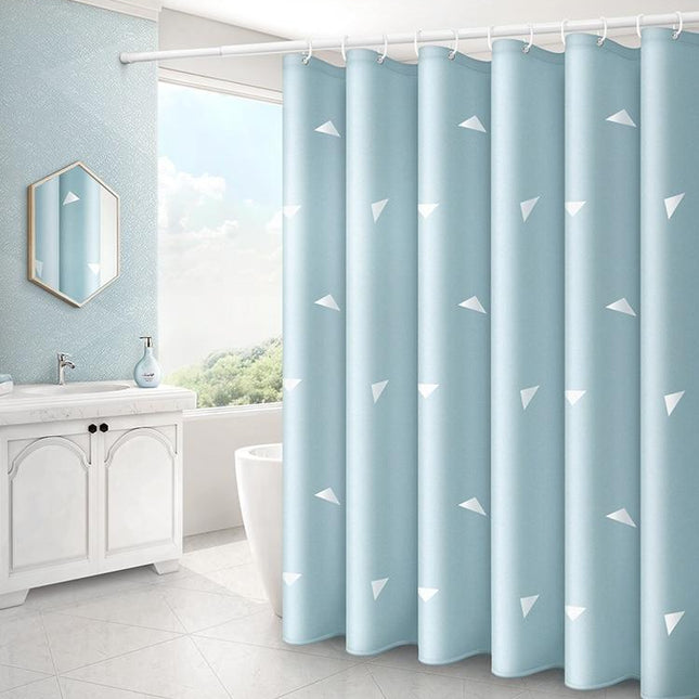 Lyseblåt badeforhæng med hvide trekanter