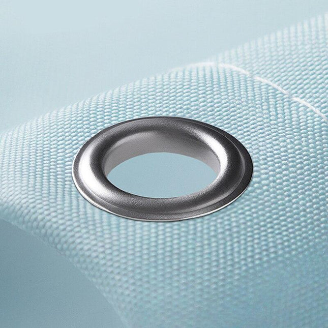 Lyseblåt badeforhæng med hvide trekanter